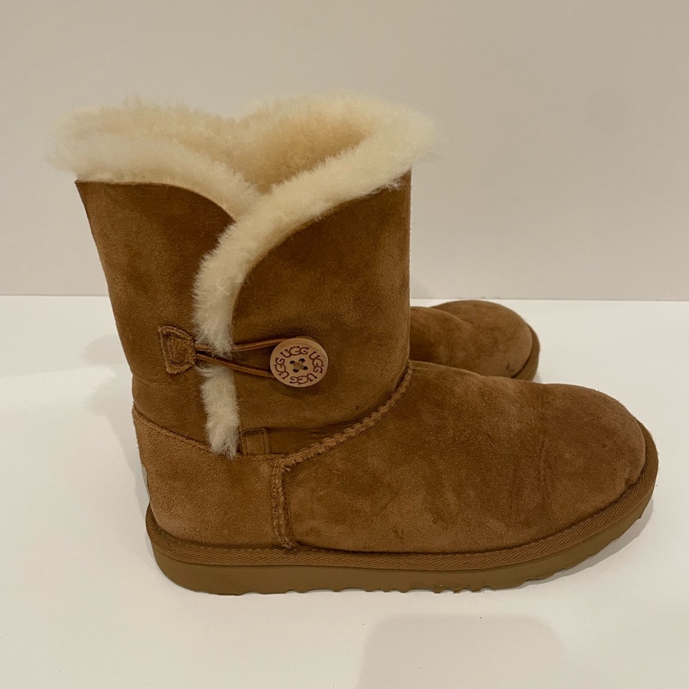 Girls Ugg boots Size 4 Great Condiiton